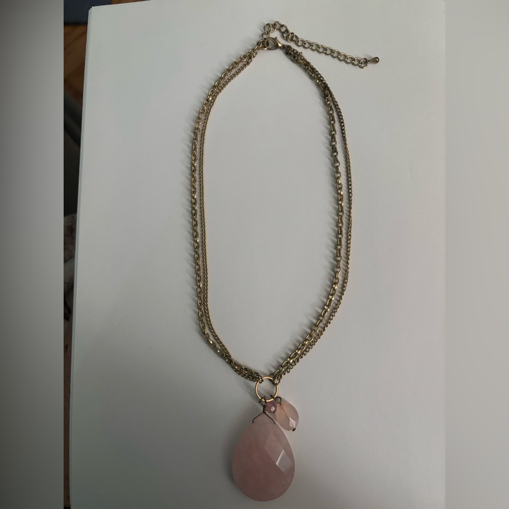 Elegant Gold and Pink Pendant Necklace